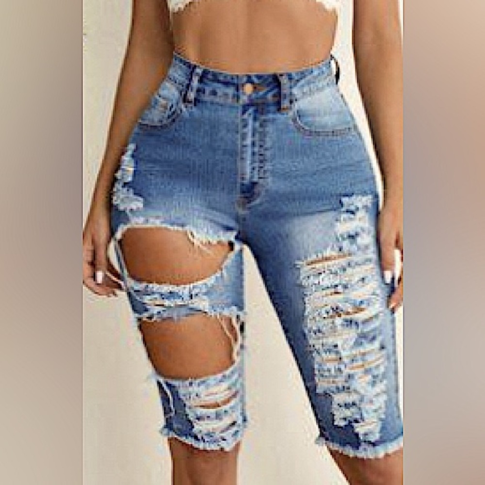 Distressed stretch denim capri sz 31